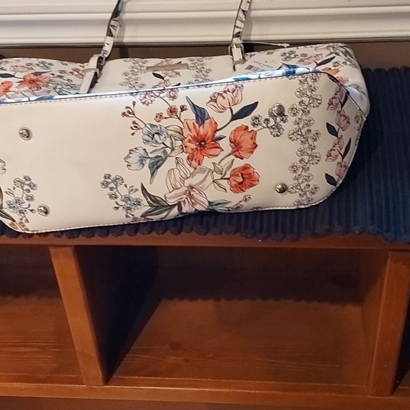 Handbag - Picture 5 of 7